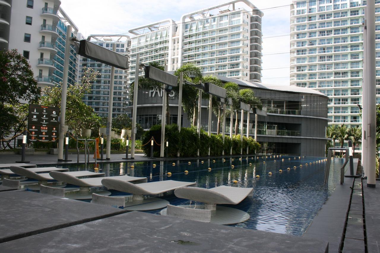 Azure Urban Resort Residences Manila Esterno foto