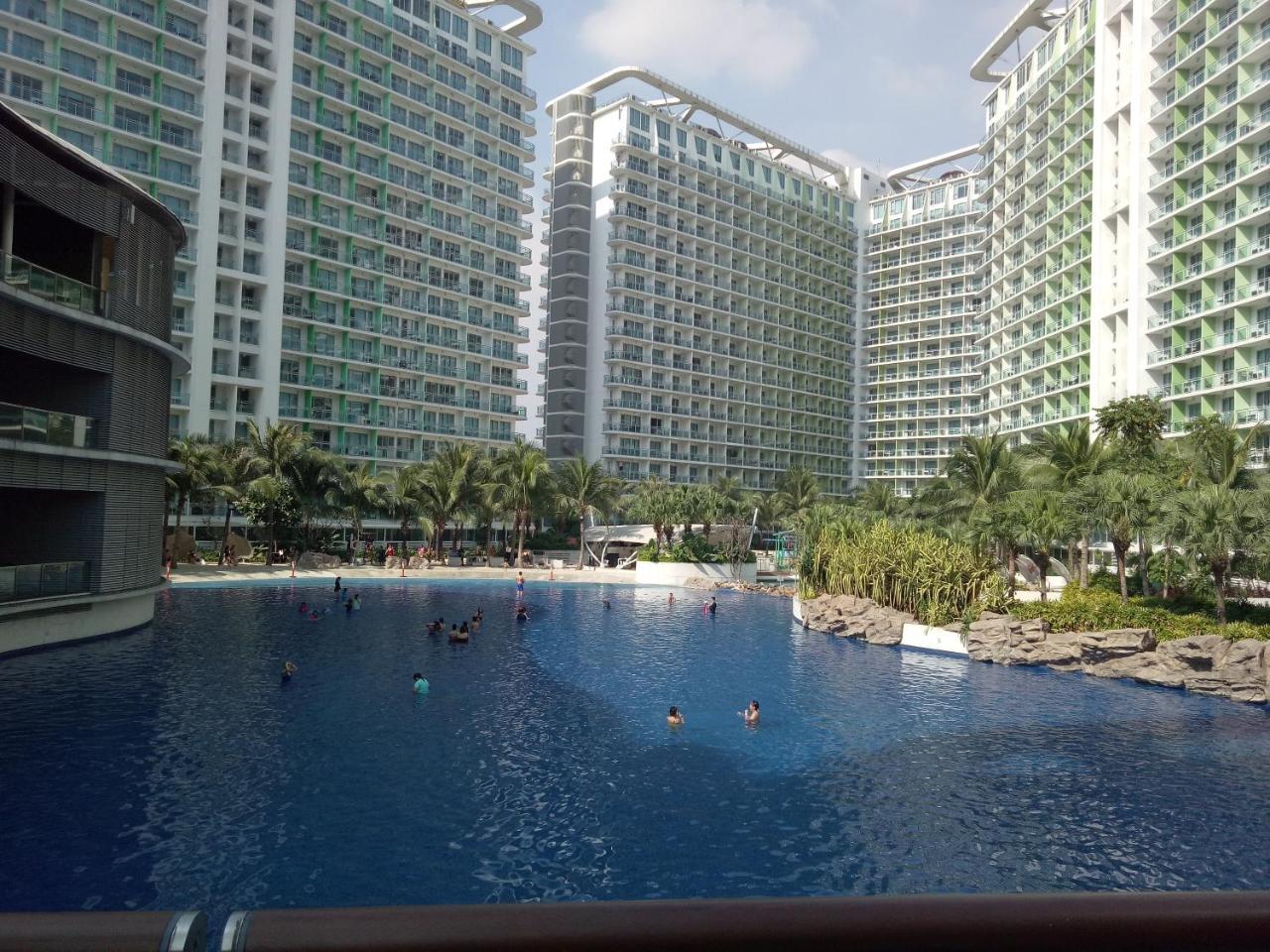 Azure Urban Resort Residences Manila Esterno foto